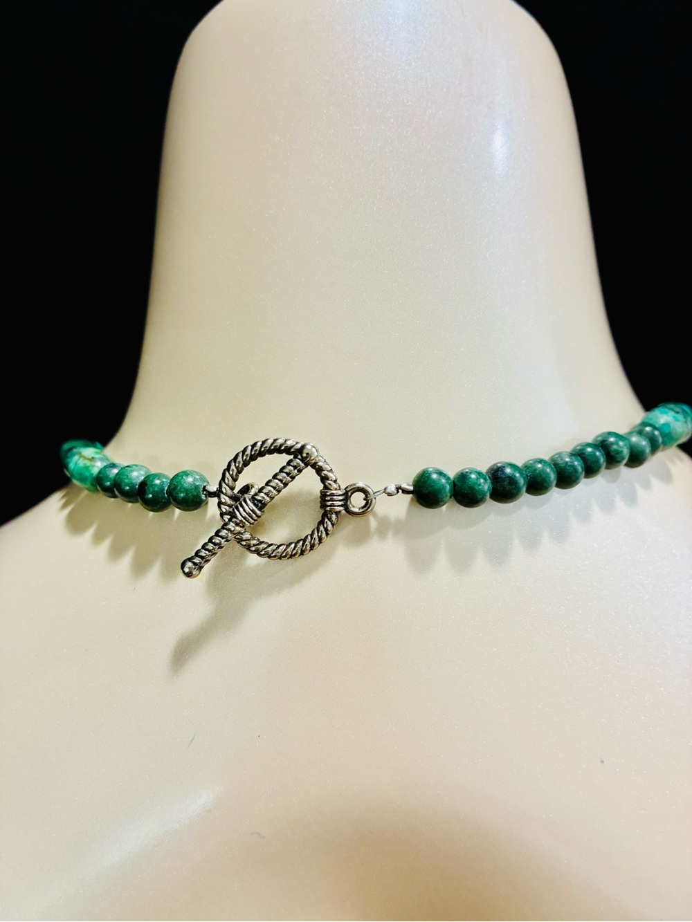 Green Natural Stone Beaded Necklace Cream Accents Toggle Clasp Easy Boho Chic - Picture 9 of 13